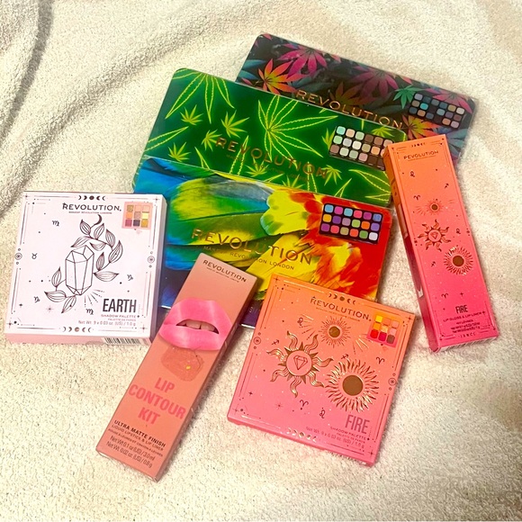 7 pc Makeup Revolution Eyeshadow/Lip Bundle - Picture 1 of 9